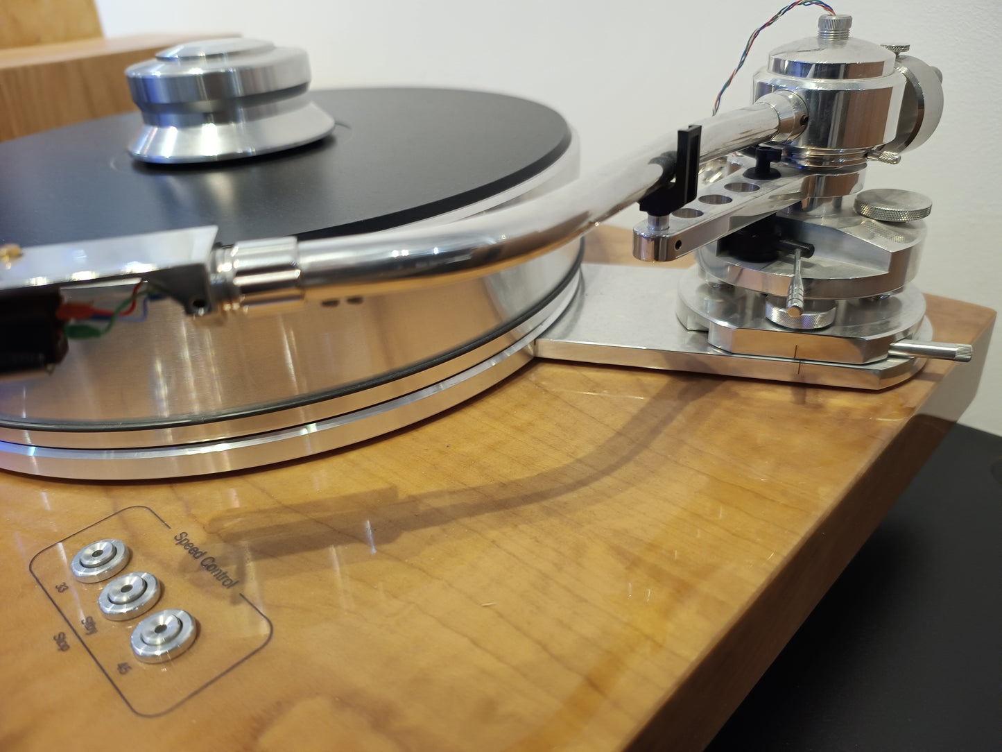 Pro-Ject Signature 10 Turntable/Arm *Ex demonstration* (Click & Collect Only)